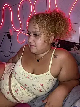 Snapshot of MinaBoss chatting on 5, 2, 2025 MinaBoss online show from 5, 2, 2025