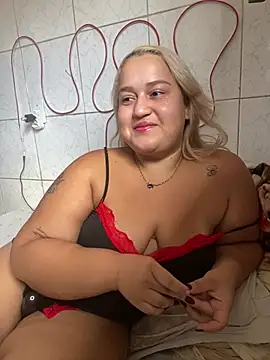 Snapshot of MinaBoss chatting on 6, 3, 2025 MinaBoss online show from 6, 3, 2025