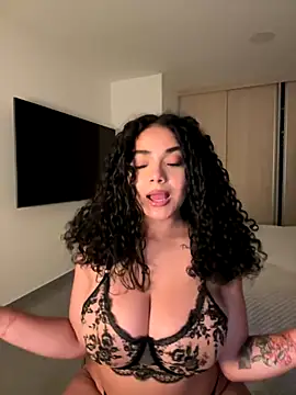 Mariecurl online show from 12, 9, 2025