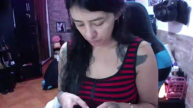 Snapshot of AngelaQueen_ chatting on 3, 6, 2026 AngelaQueen online show from 3, 6, 2026