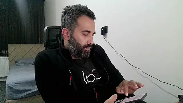 Snapshot of tgltplsr chatting on 1, 11, 2025 tgltplsr online show from 1, 11, 2025