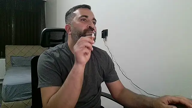 Snapshot of tgltplsr chatting on 6, 11, 2025 tgltplsr online show from 6, 11, 2025