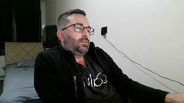 Snapshot of tgltplsr chatting on 3, 12, 2025 tgltplsr online show from 3, 12, 2025