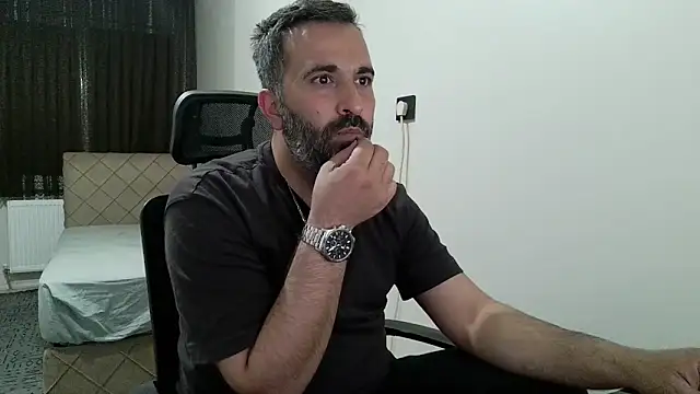 Snapshot of tgltplsr chatting on 3, 5, 2026 tgltplsr online show from 3, 5, 2026