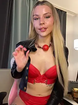 Snapshot of KittyKatyDream chatting on 8, 5, 2026 KittyKatyDream online show from 8, 5, 2026