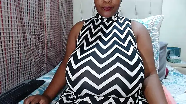 Snapshot of CHOCOLATEDARKBUSTYX chatting on 11, 12, 2024 CHOCOLATEDARKBUSTYX online show from 11, 12, 2024