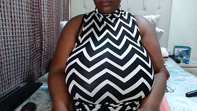 Snapshot of CHOCOLATEDARKBUSTYX chatting on 6, 3, 2025 CHOCOLATEDARKBUSTYX online show from 6, 3, 2025