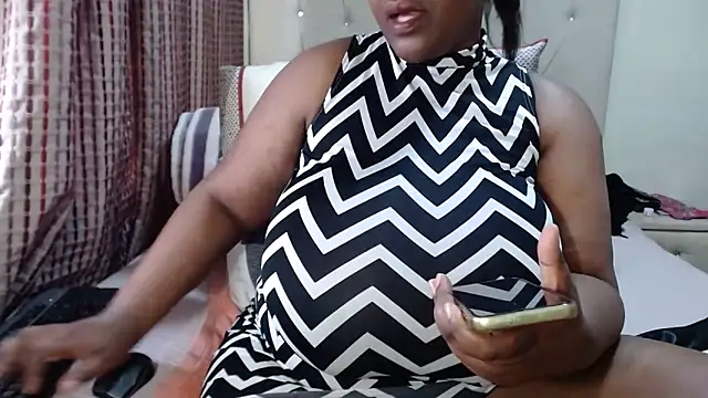 Snapshot of CHOCOLATEDARKBUSTYX chatting on 29, 9, 2025 CHOCOLATEDARKBUSTYX online show from 29, 9, 2025