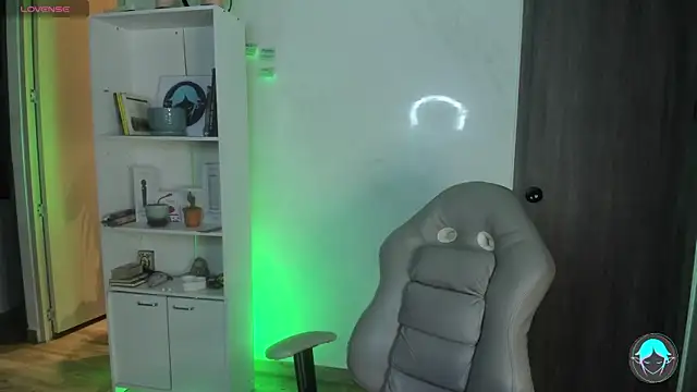 sofi elfqueen online show from 1, 3, 2025