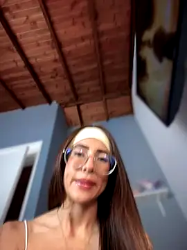 lauravasquez online show from 16, 10, 2025