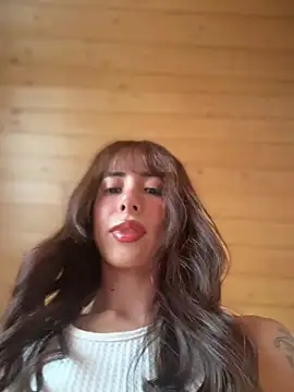Snapshot of lauravasquez chatting on 10, 6, 2026 lauravasquez online show from 10, 6, 2026