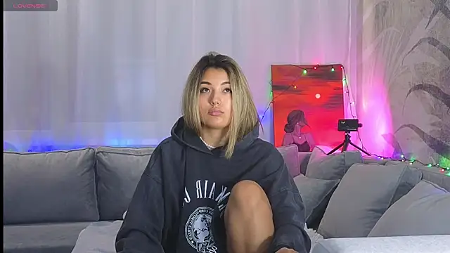 lily  foster online show from 13, 12, 2024