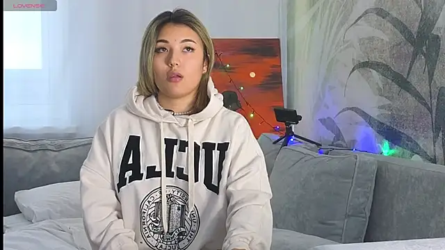 lily  foster online show from 25, 12, 2024