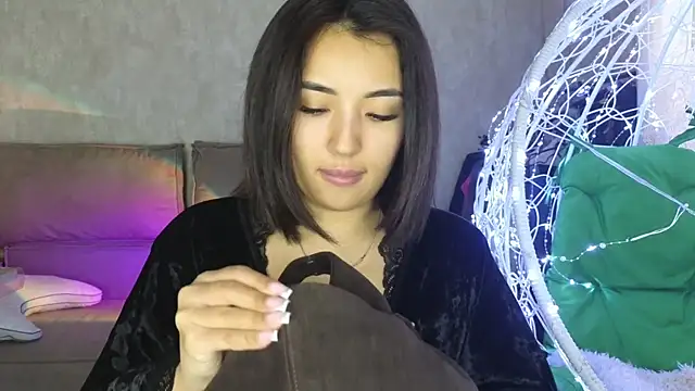 lily  foster online show from 17, 11, 2025