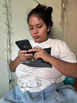 Snapshot of moncerrat_luna chatting on 14, 5, 2026 moncerrat luna online show from 14, 5, 2026