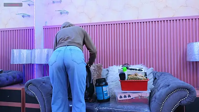 Emiily Scott1 online show from 13, 1, 2025