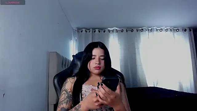 aliice walker  online show from 17, 4, 2026