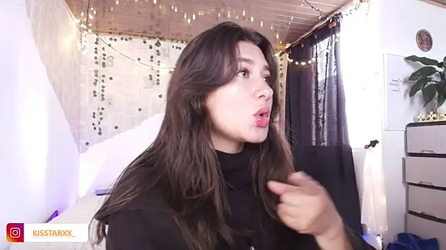Snapshot of kisstarxxx chatting on 7, 11, 2025 kisstarxxx online show from 7, 11, 2025