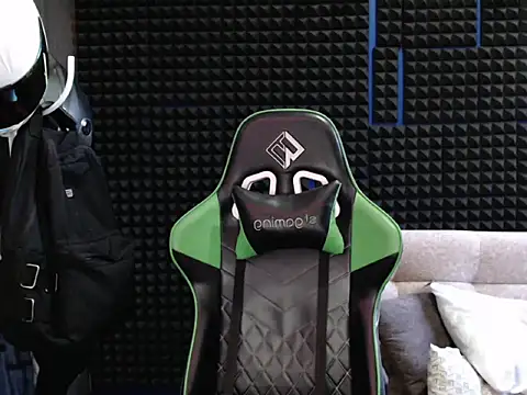 Snapshot of Curly_Angel24 chatting on 19, 10, 2025 Curly Angel24 online show from 19, 10, 2025