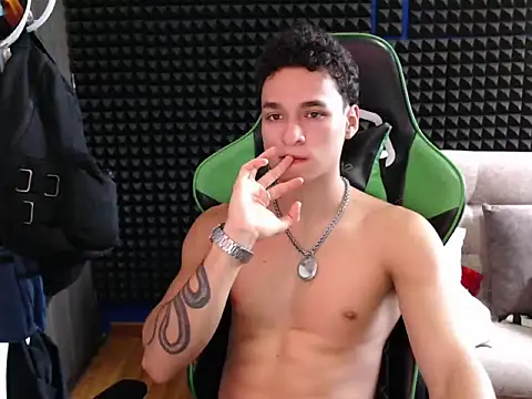 Snapshot of Curly_Angel24 chatting on 26, 10, 2025 Curly Angel24 online show from 26, 10, 2025