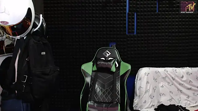 Snapshot of Curly_Angel24 chatting on 26, 11, 2025 Curly Angel24 online show from 26, 11, 2025