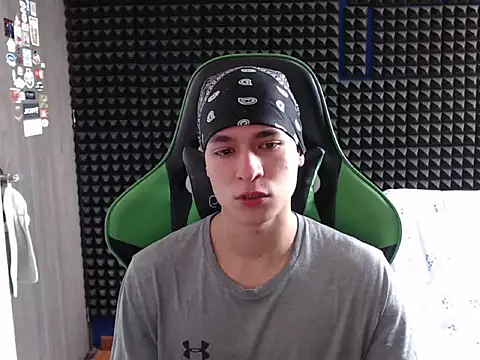 Snapshot of Curly_Angel24 chatting on 1, 12, 2025 Curly Angel24 online show from 1, 12, 2025