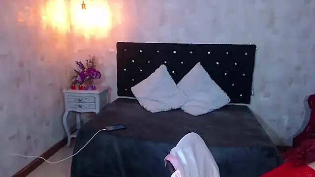 Snapshot of IsabelaLatina chatting on 10, 6, 2026 IsabelaLatina online show from 10, 6, 2026