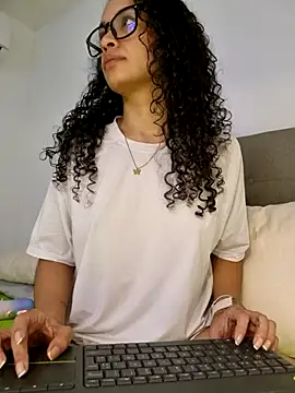 Snapshot of angela__98 chatting on 2, 3, 2026 angela 98 online show from 2, 3, 2026