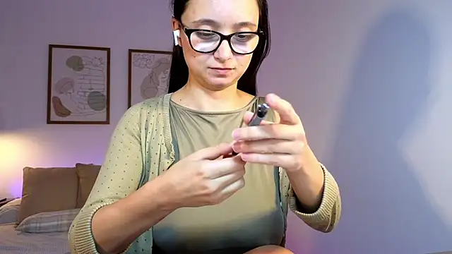 Snapshot of leyla_babe chatting on 18, 12, 2024 leyla babe online show from 18, 12, 2024
