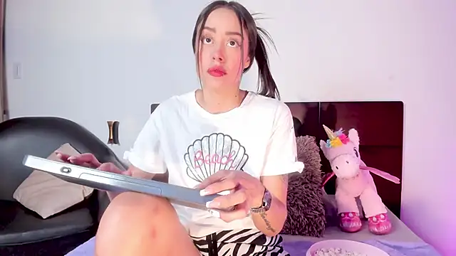 NoraDasilva online show from 19, 1, 2025