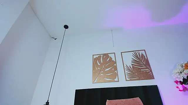 NoraDasilva online show from 25, 2, 2025