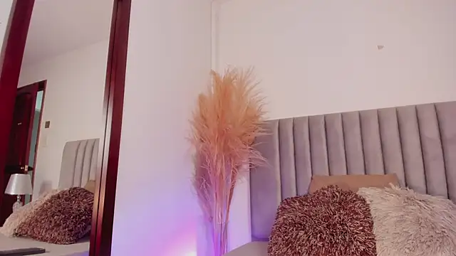 NoraDasilva online show from 27, 2, 2025