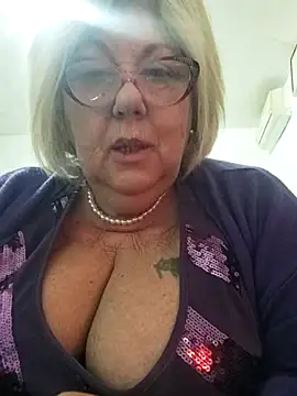 Snapshot of Merilulla chatting on 4, 3, 2025 Merilulla online show from 4, 3, 2025