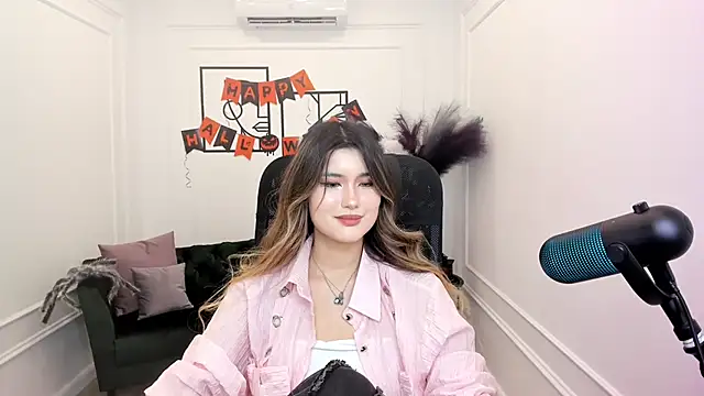 AnneTLi online show from 19, 10, 2025