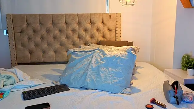 KeryHillson online show from 8, 1, 2026