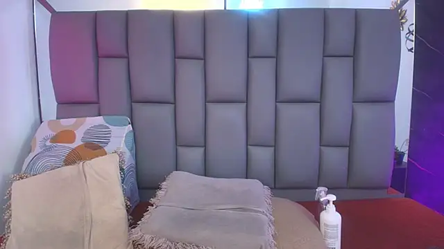  MiaBrown  online show from 7, 2, 2026