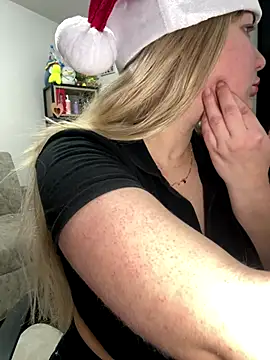 Snapshot of Celestedubois chatting on 18, 12, 2025 Celestedubois online show from 18, 12, 2025