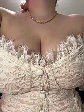 Snapshot of Celestedubois chatting on 4, 2, 2026 Celestedubois online show from 4, 2, 2026