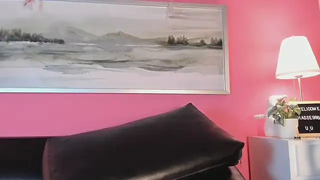 Tiffanysurez  online show from 22, 2, 2025