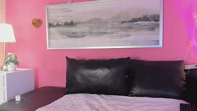 Tiffanysurez  online show from 2, 10, 2025