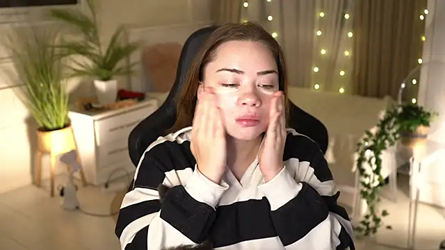 VixenMia online show from 6, 1, 2025