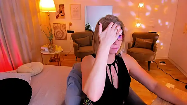 Annie Light online show from 3, 3, 2026