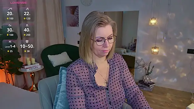 Snapshot of Annie_Light chatting on 21, 4, 2026 Annie Light online show from 21, 4, 2026