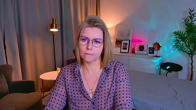 Snapshot of Annie_Light chatting on 25, 4, 2026 Annie Light online show from 25, 4, 2026