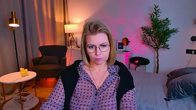 Snapshot of Annie_Light chatting on 25, 4, 2026 Annie Light online show from 25, 4, 2026