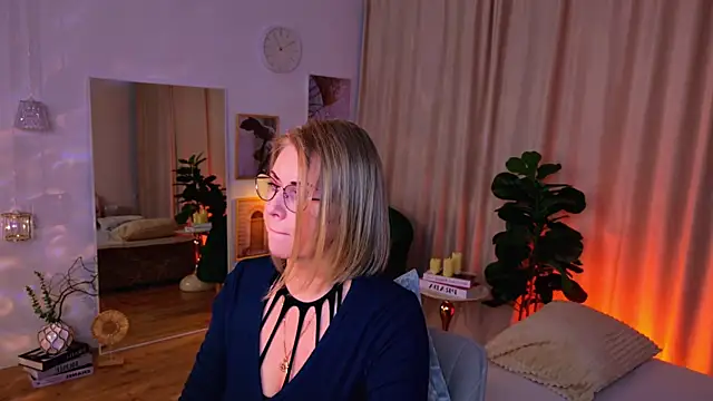 Snapshot of Annie_Light chatting on 6, 5, 2026 Annie Light online show from 6, 5, 2026