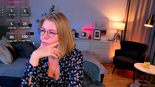 Snapshot of Annie_Light chatting on 21, 5, 2026 Annie Light online show from 21, 5, 2026