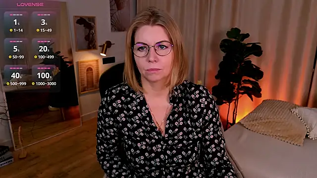 Snapshot of Annie_Light chatting on 28, 5, 2026 Annie Light online show from 28, 5, 2026