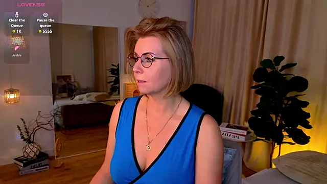 Snapshot of Annie_Light chatting on 4, 6, 2026 Annie Light online show from 4, 6, 2026