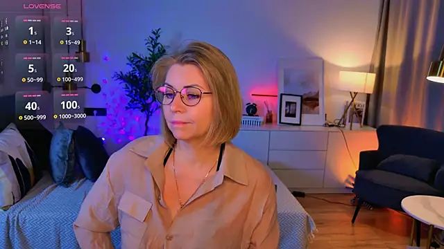Snapshot of Annie_Light chatting on 24, 6, 2026 Annie Light online show from 24, 6, 2026